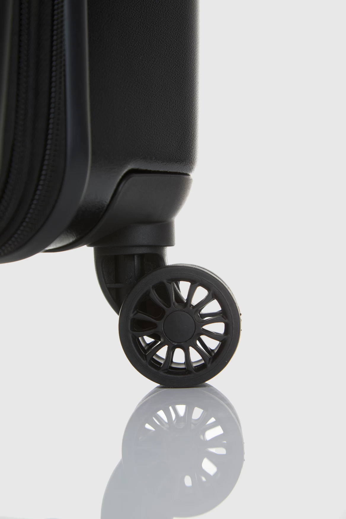 Calvin Klein Overlay 78cm Suitcase 6 Calvin Klein Overlay 78cm Suitcase - Image 6