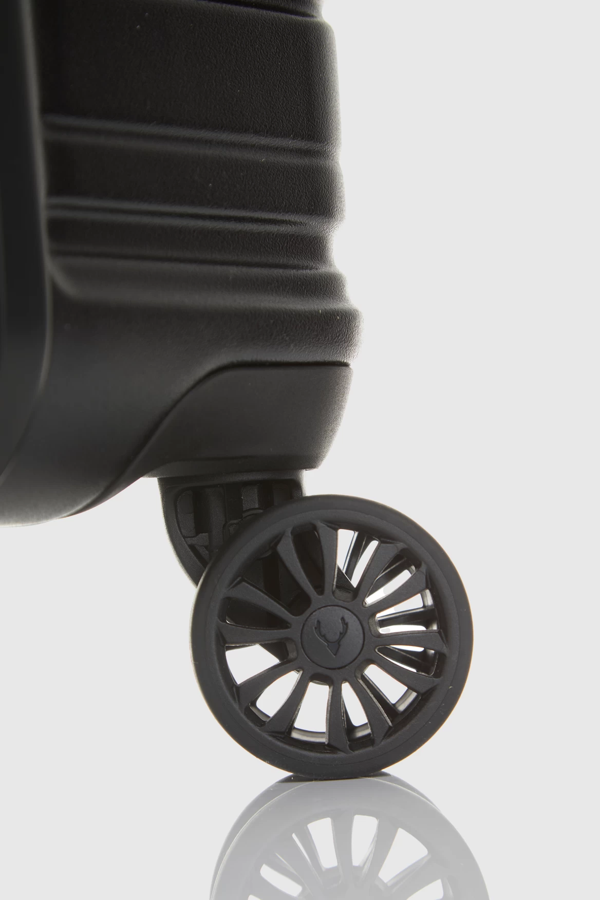 Antler Holcombe 68cm Suitcase 6 Antler Holcombe 68cm Suitcase - Image 6